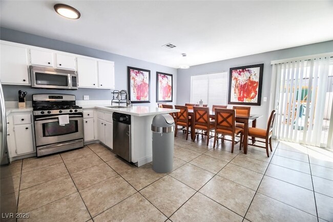 Building Photo - 3833 Via Lucia Dr