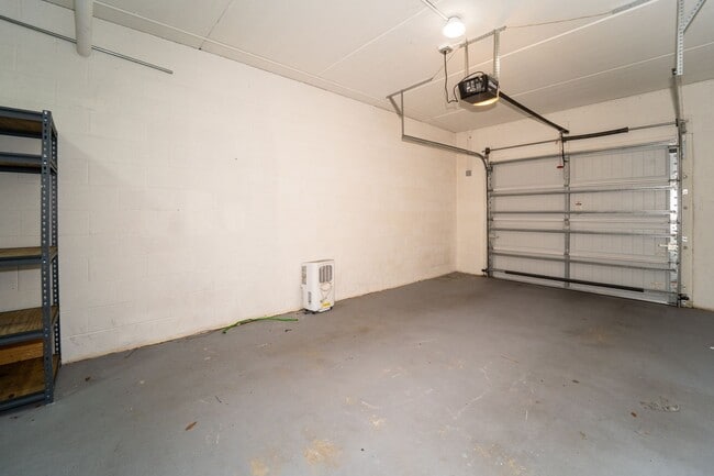 Building Photo - Belle Haven 2-Bedroom Condo with Pond View and Garage