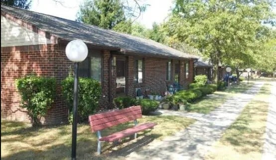 Primary Photo - 385 Bernard Rd