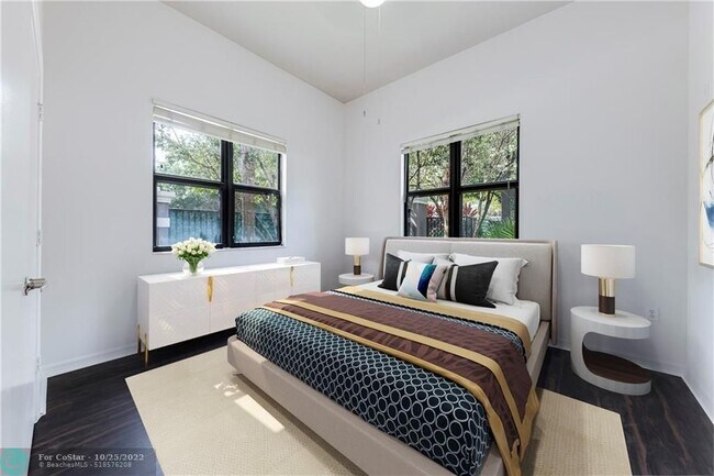 Building Photo - 450 NE 5th St