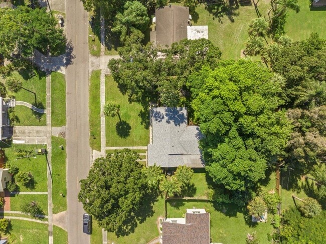 Building Photo - 807 S 12th St