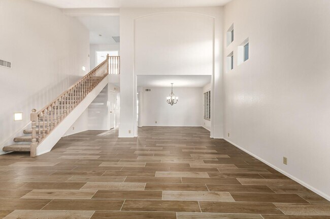 Building Photo - 14831 N 42nd St