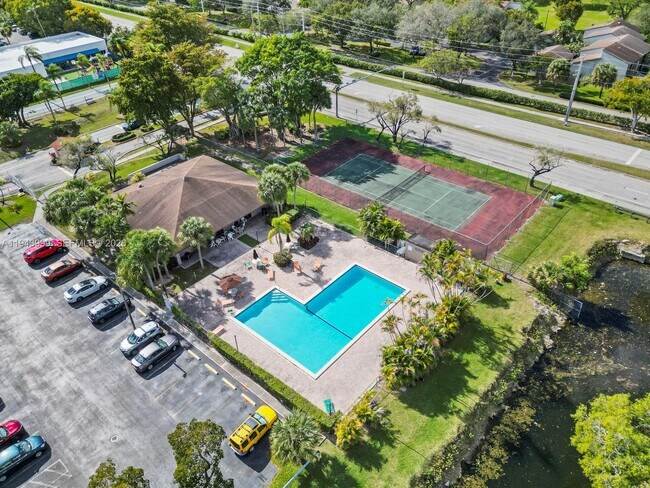 Building Photo - 10825 SW 112th Ave