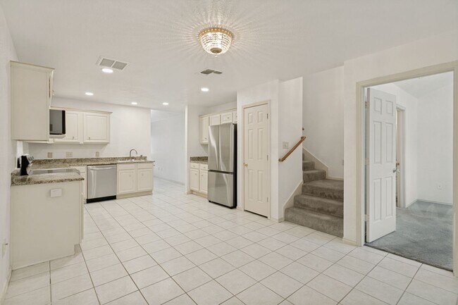 Building Photo - 2-BEDROOM, 2.5-BATHROOM DUPLEX/CONDOMINIUM IN TERRELL HEIGHTS