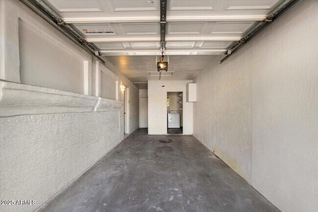 Building Photo - 6713 N 63rd Ave