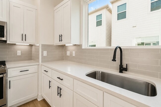 Building Photo - 8315 Brecha Ln