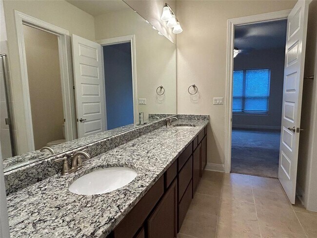 Building Photo - 3750 E Palm Valley Blvd