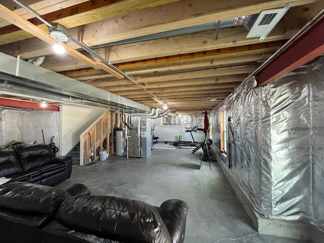 Building Photo - 356 S Pointe Ave