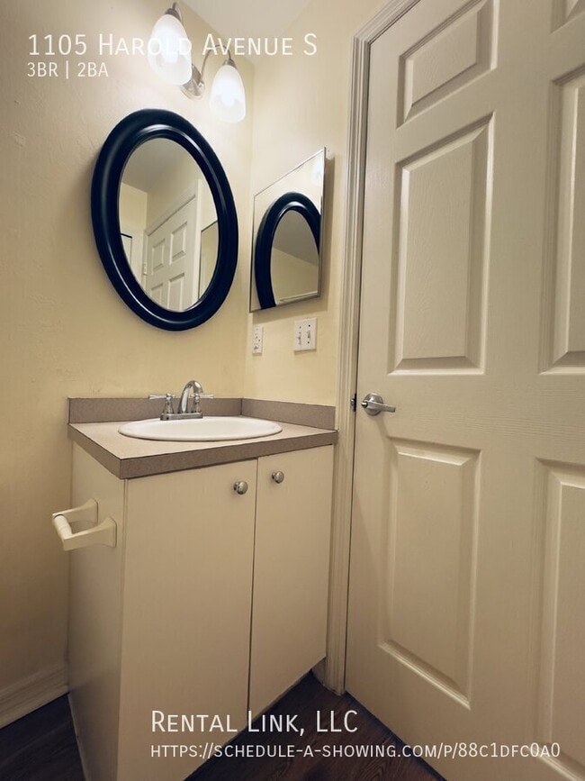 Building Photo - 1105 Harold Ave S