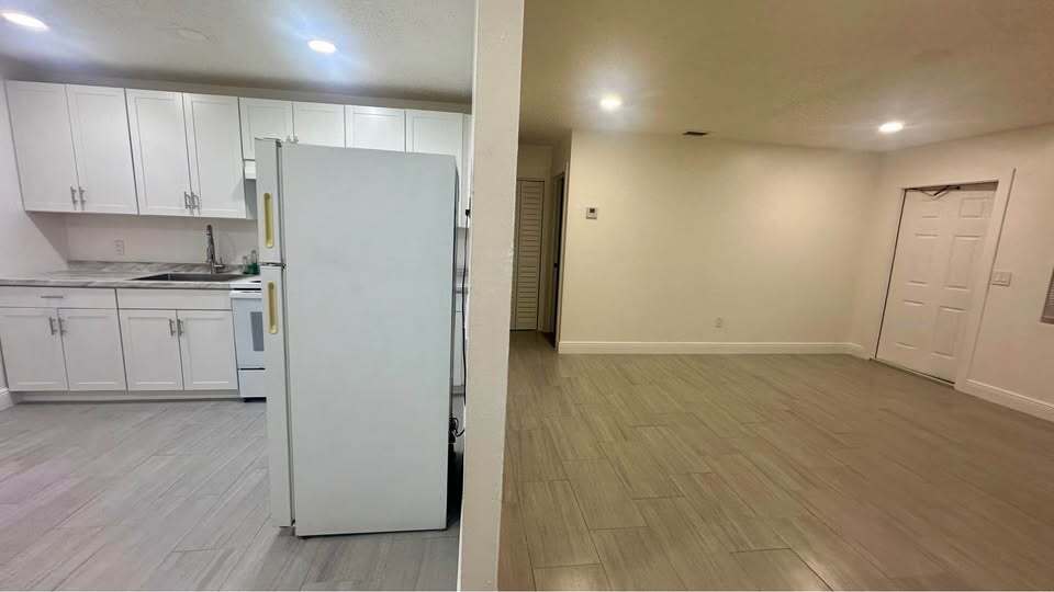 Building Photo - 3373 Hi St