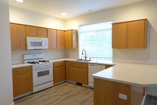 Building Photo - ***REST OF DECEMBER FREE***? Your Dream Rental: Large, Serene Home with Fenced Yard?