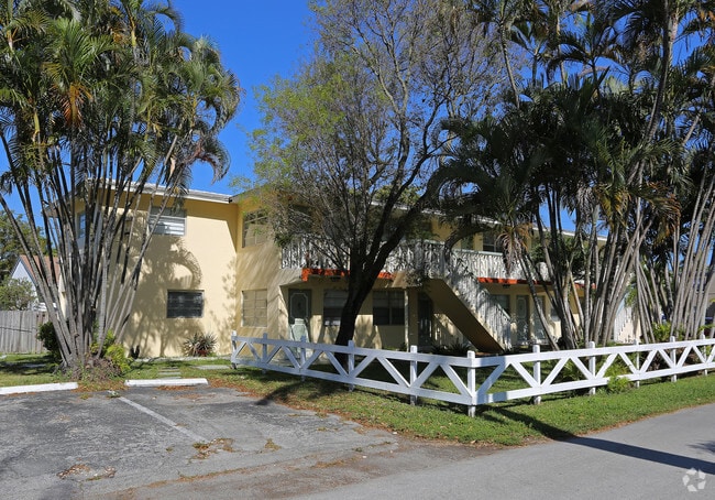 Building Photo - Sunland Apartments
