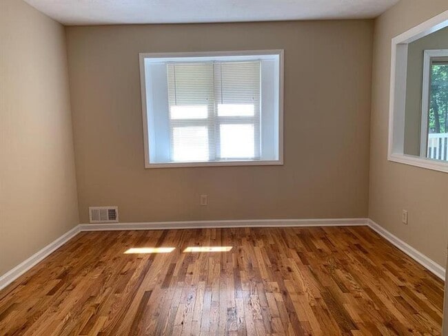 Building Photo - 768 Emerald Forest Cir SW