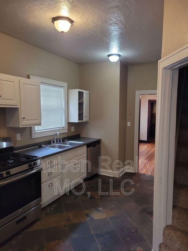 Building Photo - 5420 Rockhill Rd