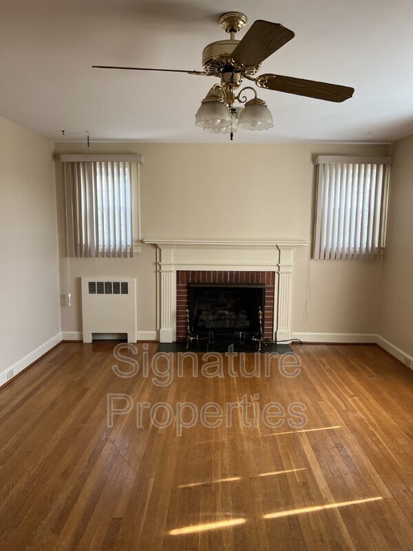 Building Photo - 1306 Oakwood St