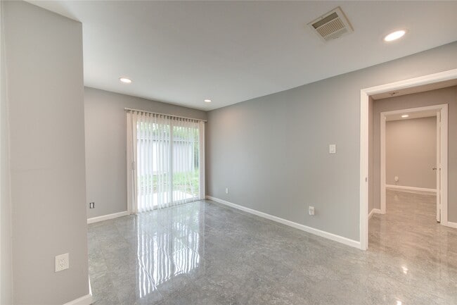 Building Photo - 4545 Bricker St