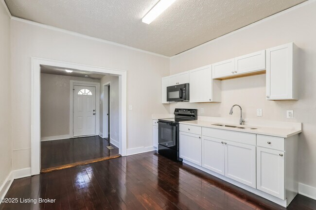 Building Photo - 110 S 41st St