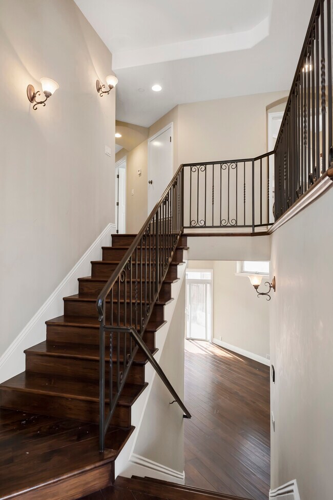 Building Photo - 620 13th St