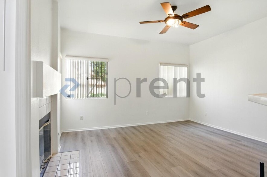 Building Photo - Unit