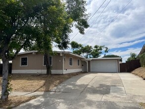 Building Photo - Updated 3BR/2BA home w/yard and garage in ...
