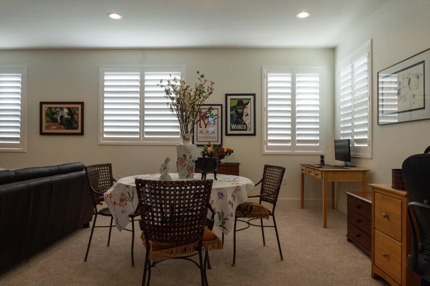 Building Photo - 3066 El Capitan Dr