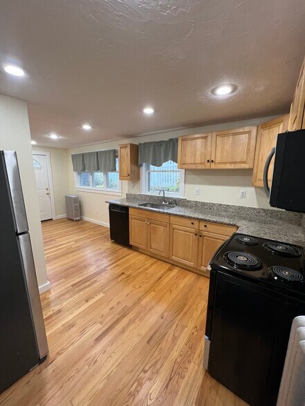 Building Photo - 18 Marion St