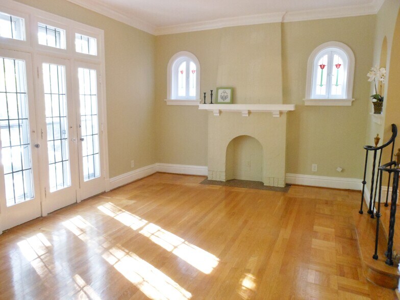 Building Photo - 7541 Parkdale Ave