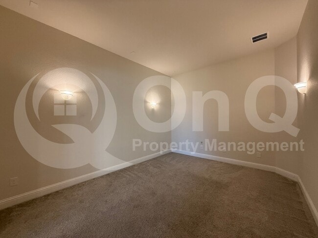 Building Photo - 3906 Greenbrier Dr