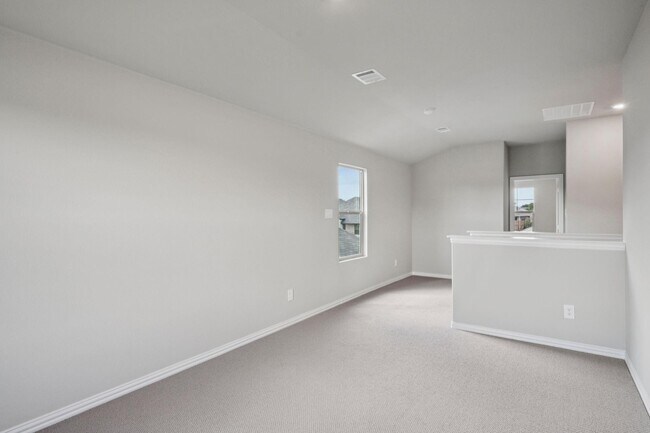 Building Photo - 2116 Gustavus Dr