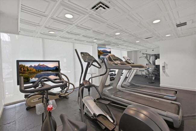 Building Photo - 253 E Delaware Pl