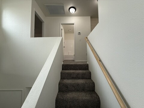 Building Photo - 3 bed 2 bath with garage $1,350 Rent