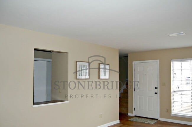 Building Photo - 202 Hillsboro Ln