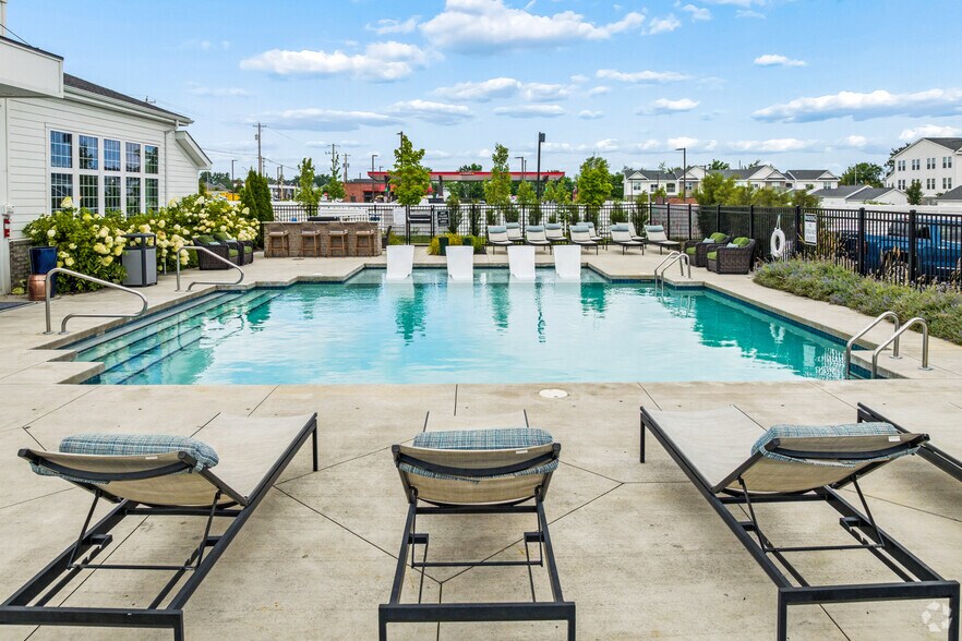 Outdoor Pool - Sheldon Park