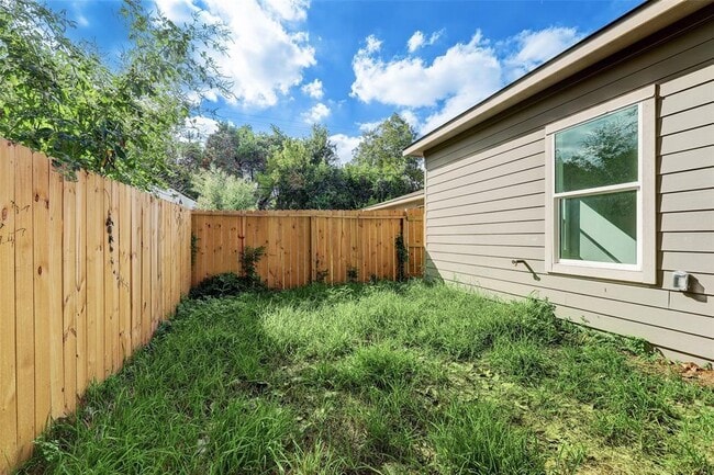 Building Photo - 310 Connecticut St