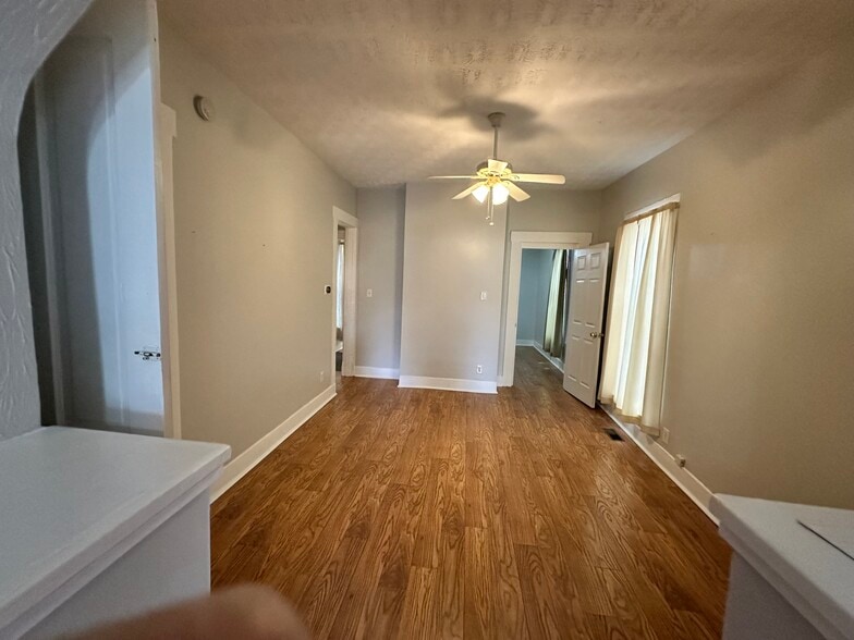 Building Photo - 211 Burns Ave