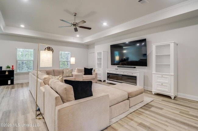 Building Photo - 4937 Fern Dr
