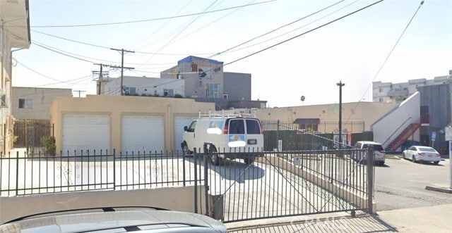 Building Photo - 4656 Oakwood Ave