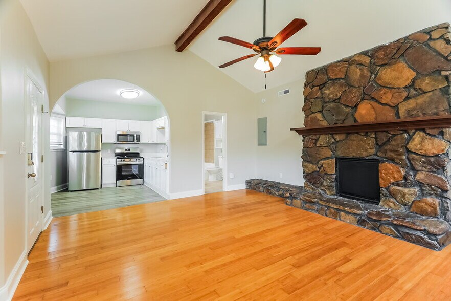 Building Photo - 5632 6th Ave S