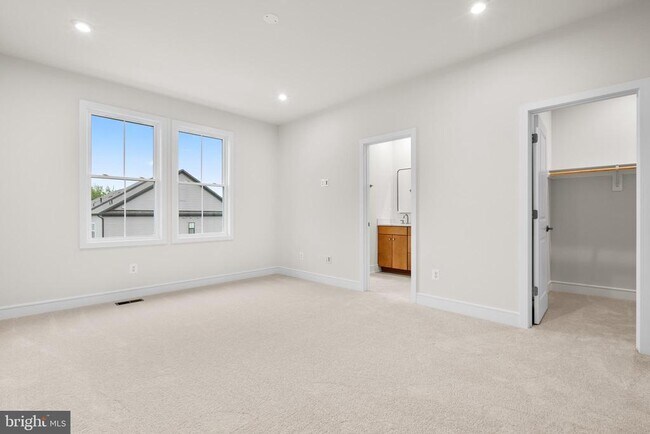 Building Photo - 42106 Picasso Sq