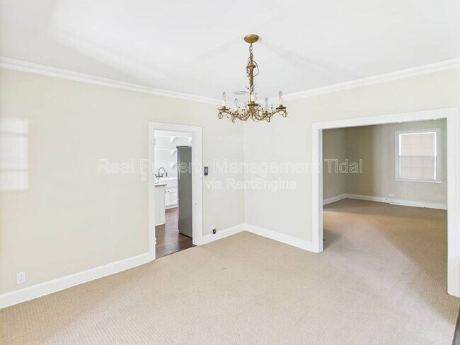 Building Photo - 217 Palen Ave