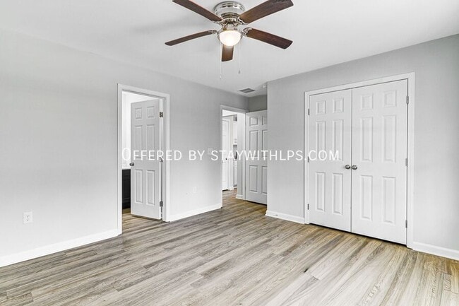 Building Photo - 2927 Beechmont St