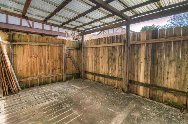 Building Photo - 7407 Shadow Hill Dr