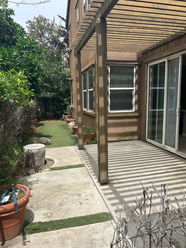 Building Photo - Spacious home in University Park