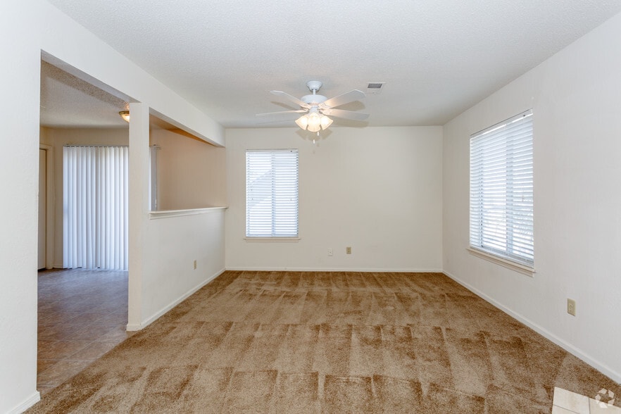 2BR, 1BR - Casa Grande - Deerfield Apartments