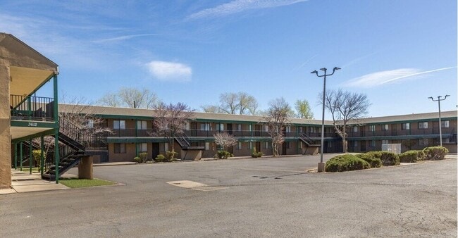 Building Photo - CRESTWOOD APARTMENTS