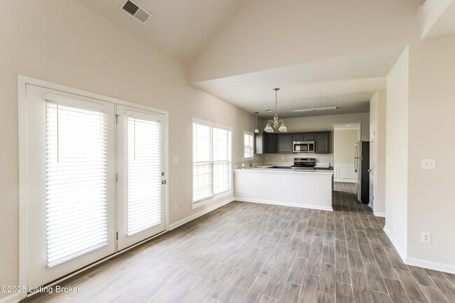 Building Photo - 11334 Top Walnut Loop