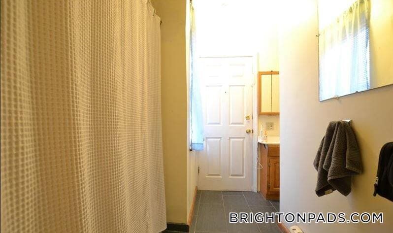 Building Photo - 551 Washington St