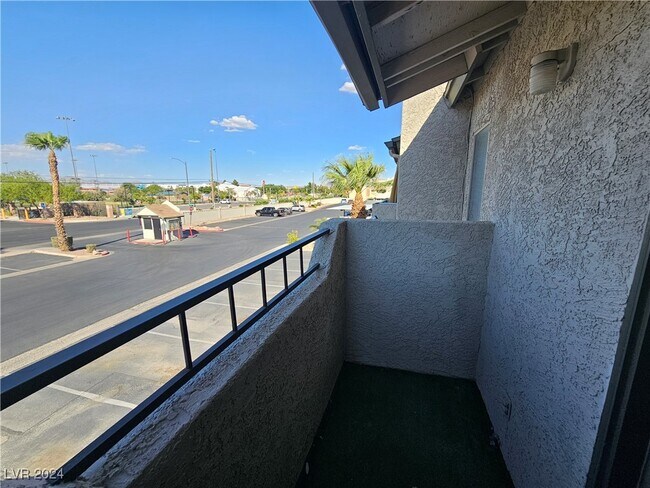 Building Photo - 3749 Carlyle Dr