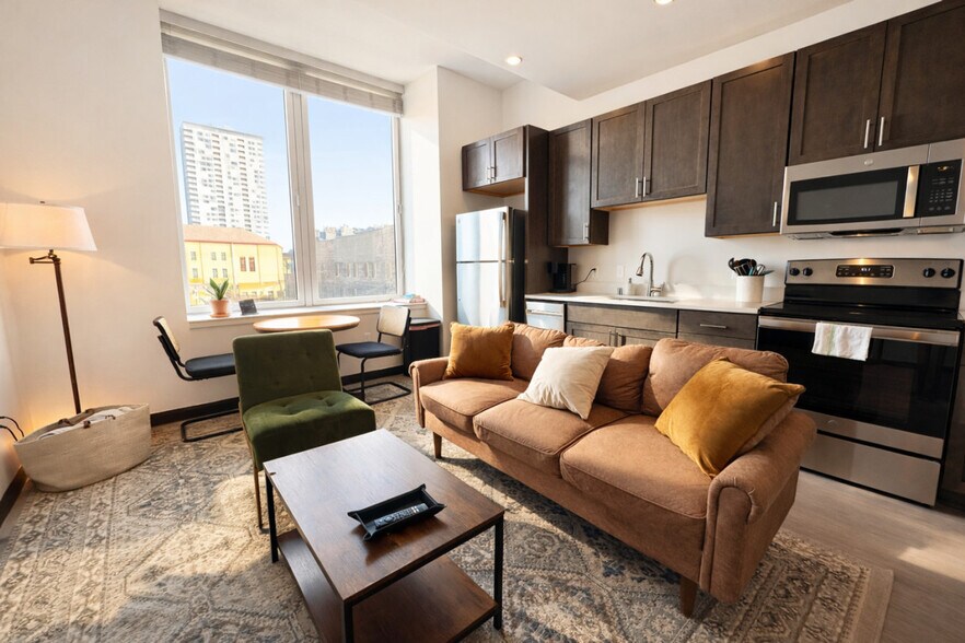 Building Photo - 333 W State St