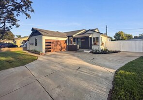 Building Photo - 2106 W Cerritos Ave